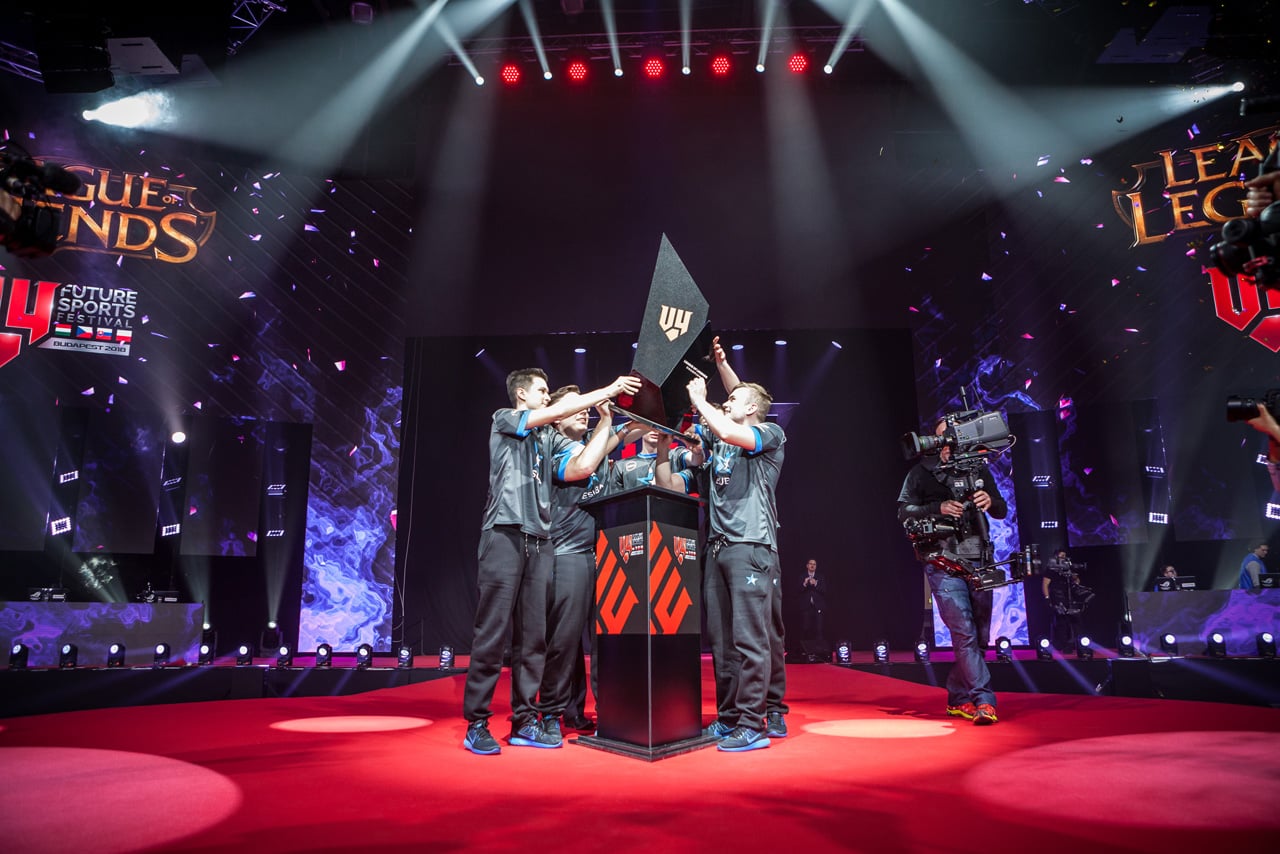 League of Legends tým eSuba na turnaji V4 Future Sport Festival