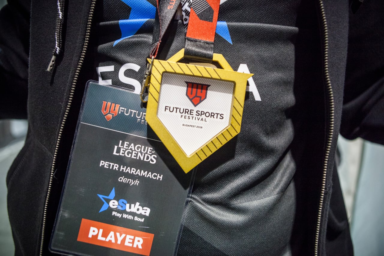 League of Legends tým eSuba na turnaji V4 Future Sport Festival