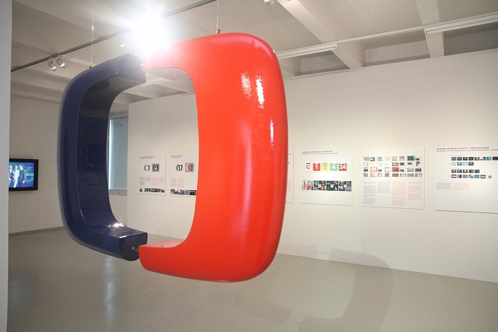 Galerie DOX - vizuální styl České televize 1963 až 2012, čast 2.