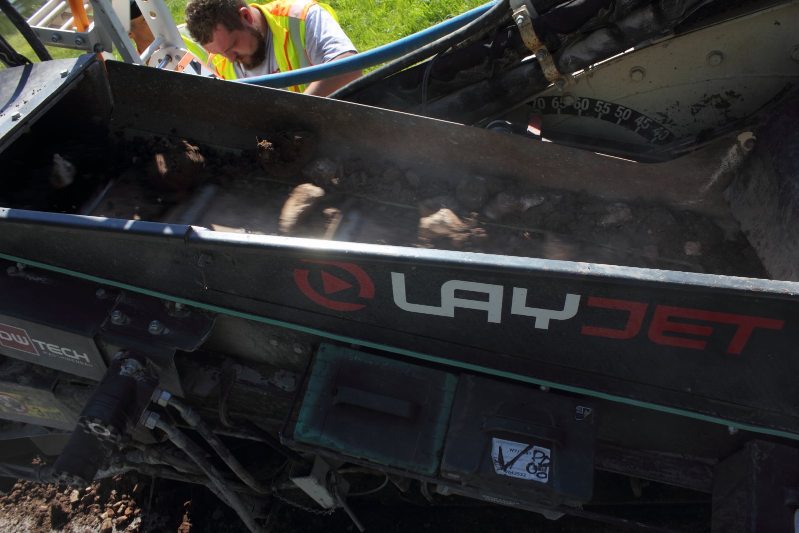 LayJet: jak se klade optický kabel podél silnic
