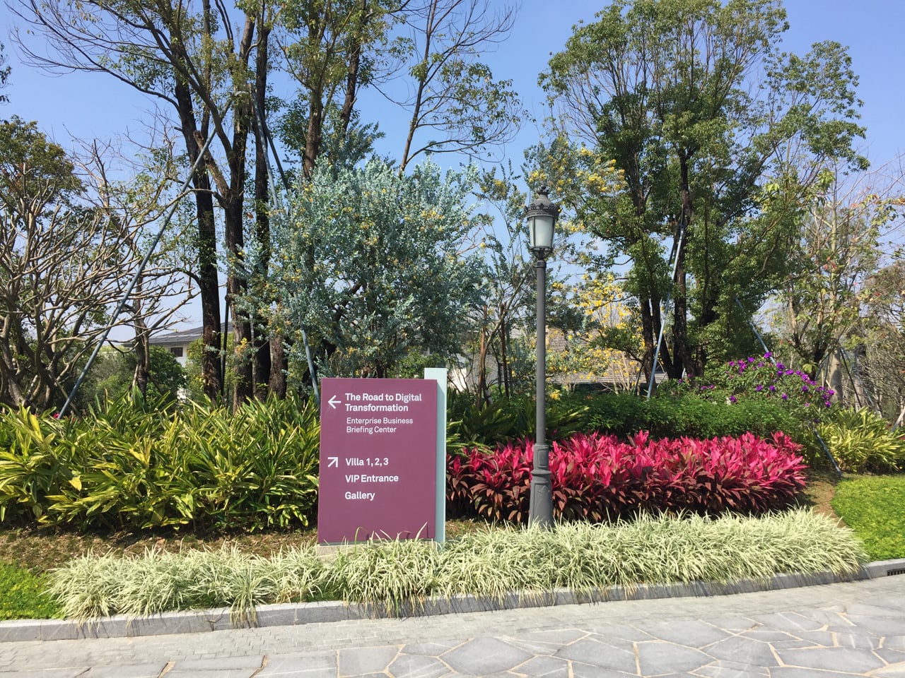Jak vypadá sídlo Huawei v Číně (Shenzhen, Dongguan, Šanghaj)