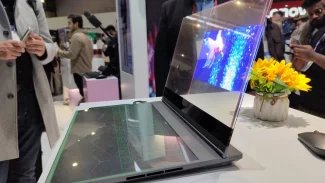 Notebook Lenovo s průhledným displejem