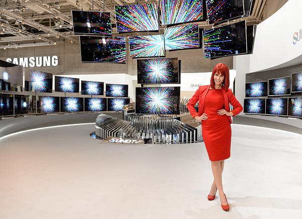 Samsung se rozmáchl i letos. A i letos s Miss IFA 2015…