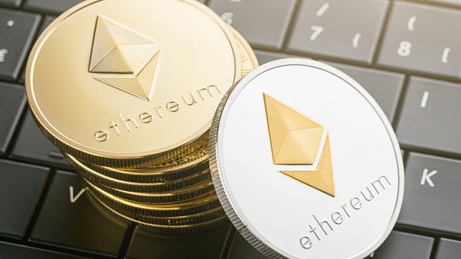 Kryptoměny - Ethereum - peníze - mince