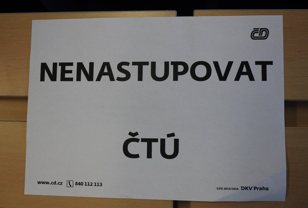 Náklady na pronájem vagónu se pohybují ve statisících, potvrzuje mluvčí Drtina. České dráhy inkasují peníze za pronájem vagónu a související služby, Správa železniční dopravní cesty pak poplatky za ujeté kilometry. Úřad původně uvažoval o tom, že si pronajme třeba jen kupé, ale nakonec musel pronajmout celý vagón - v okamžiku, kdy se v něm dělají úpravy nutné k měření, do něj dráhy nemohou pustit normální pasažéry.