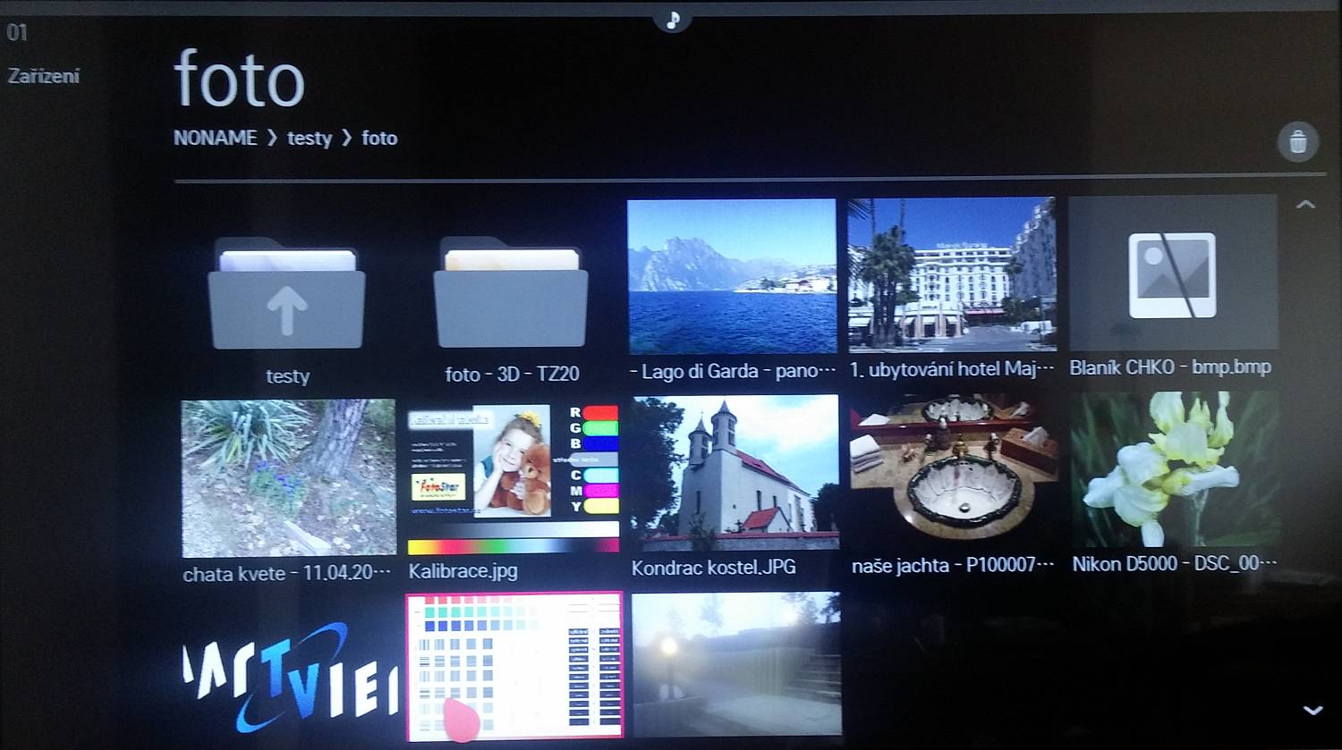 Fotografie přes volbu USB média. Jak vidíte, žádná změť souborů se nekoná!