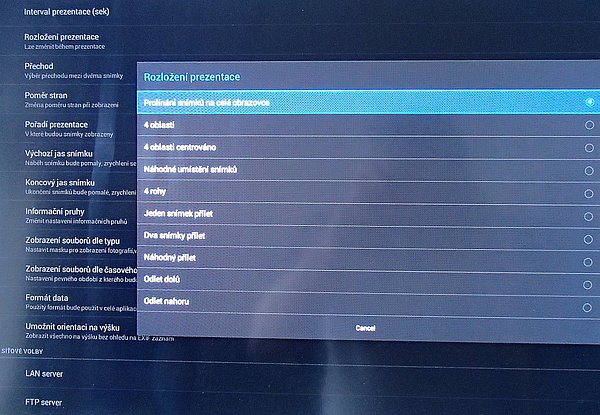 Rozložení prezentace nabízí deset možností, včetně rozdělení na čtyři oblasti.
