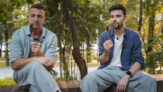 Moderátoři soutěže Asia Express Jakub Štáfek a Václav Matějovský