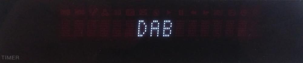 Režimů do kterých se můžete přepnout je celkem šest: DAB, FM, Bluetooth (viz dále), 2x vstup (Audio IN, linkový), přehrávání CD a USB.