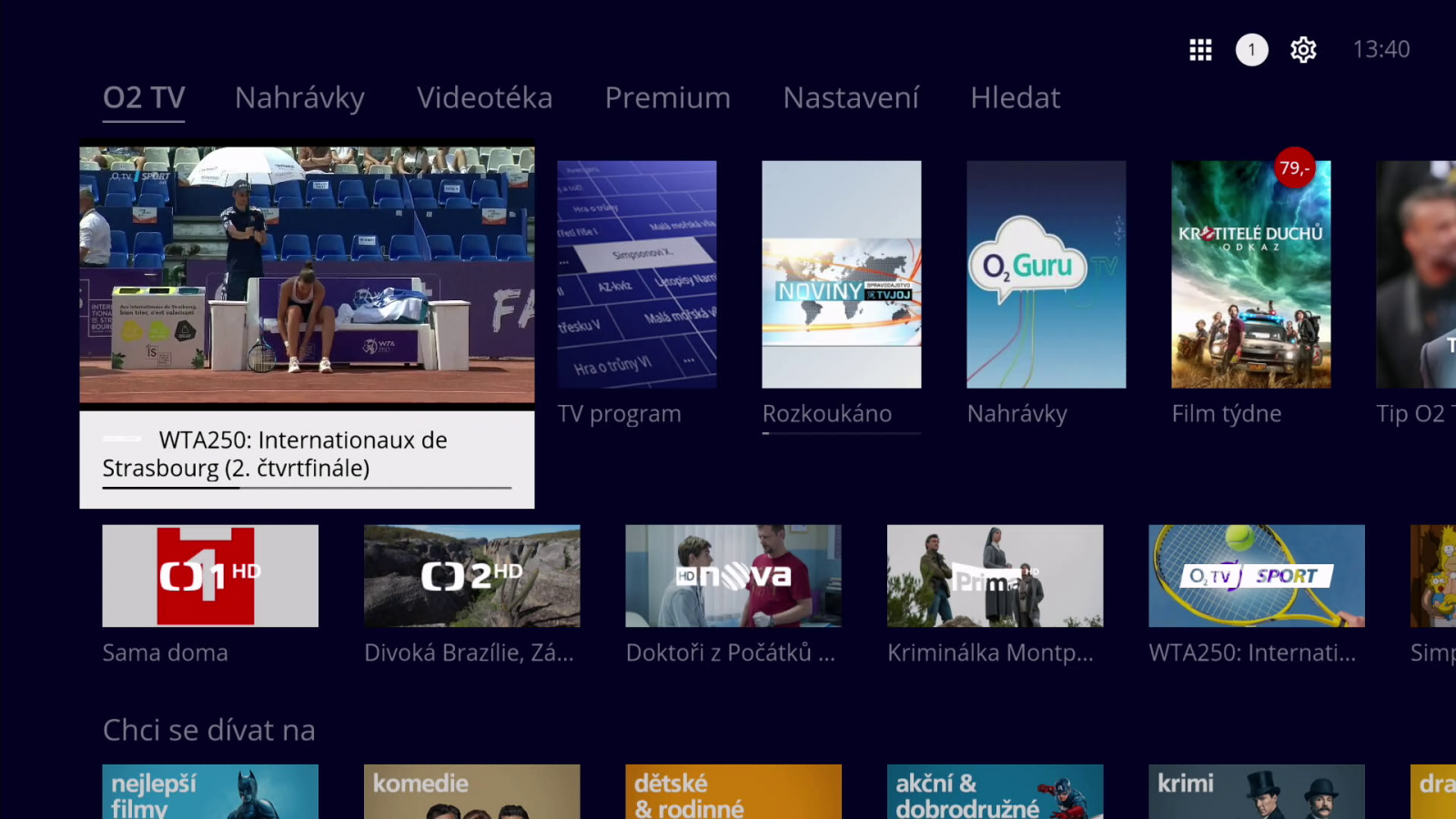Hlavní obrazovka po zapnutí set-top boxu. Platformu Android TV prozrazuje jen trojice systémových ikonek vpravo nahoře.