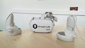 Brýle Oculus Quest, které ve Virtual Lab používají ke koučingu proti vyhoření.