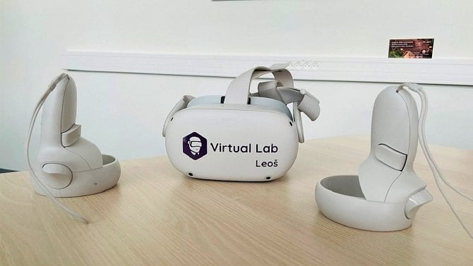 Brýle Oculus Quest, které ve Virtual Lab používají ke koučingu proti vyhoření.