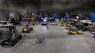 Soutěžní tým CTU-CRAS-NORLAB v soutěžním prostoru.