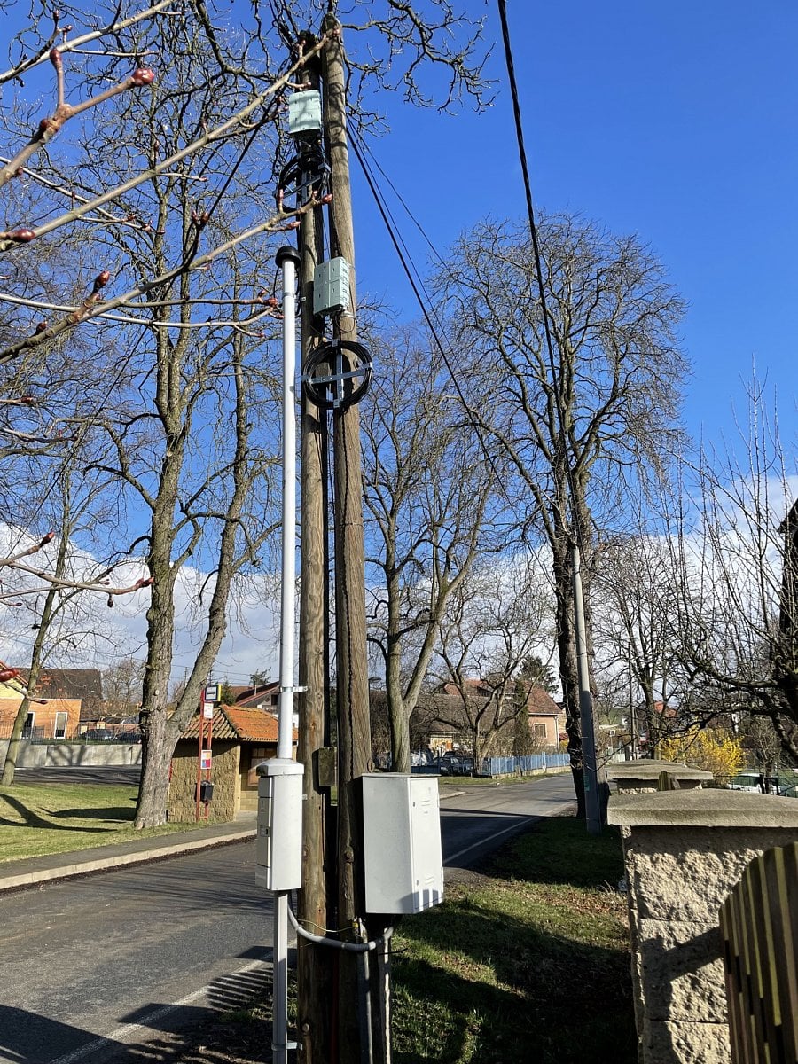 Optika po sloupech v Čeněticích