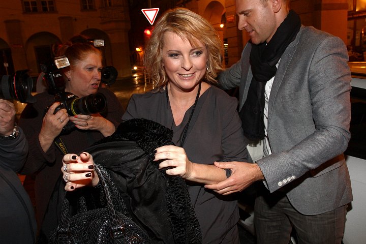 Největší hvězda večírku - zpěvačka Iveta Bartošová, která má na Pětce vlastní reality show Iveta