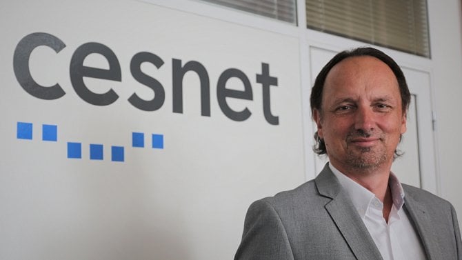 Jakub Papírník - CESNET