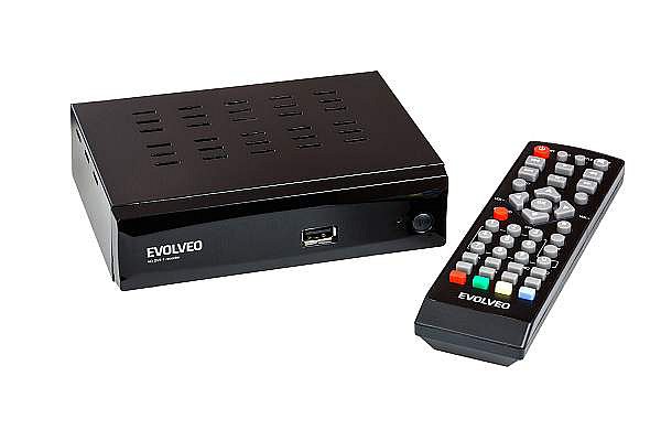 Set-top box je opravdu maličký – na šířku má 135 mm. Malý je ale i dálkový ovladač, který je ovšem ještě širší (delší) – má totiž 152 mm…