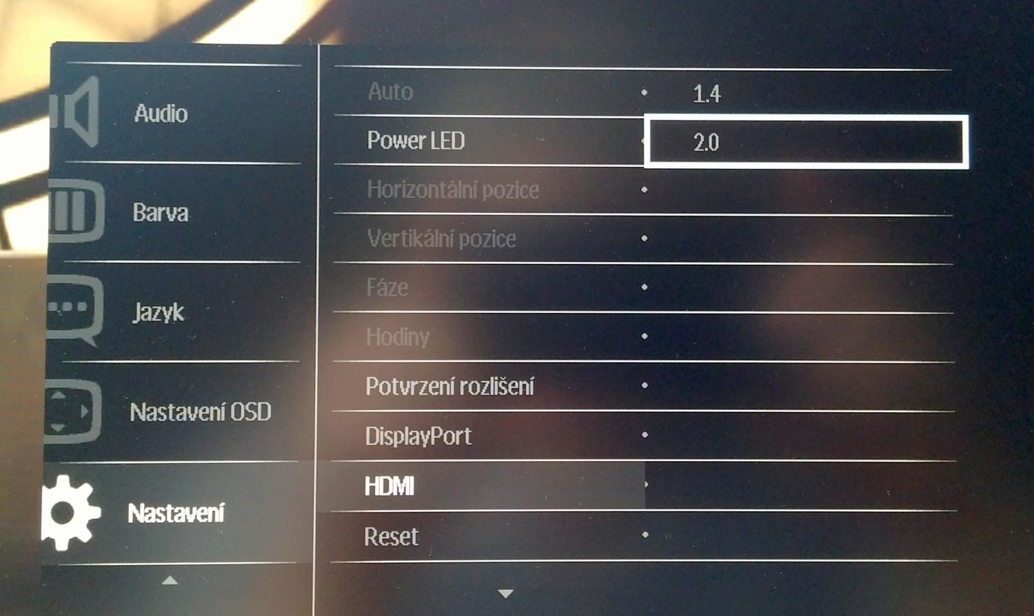 HDMI snadno překlopíte z verze 1.4 na 2.0. A opravdu to může pomoci. Set-top box Freesatu přes 2.0 neprožene zvuk...