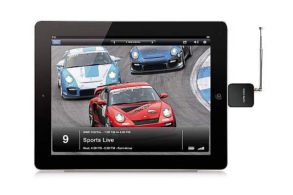 iDTV/Elgato EyeTV Mobile představuje kompaktní DVB-T tuner pro Apple iPhone 4/4S, iPad či iPad 2 s vestavěným akumulátorem, což je v tom to světě opravdu ojedinělé. Obslužnou aplikaci si nainstalujete z AppleStore.