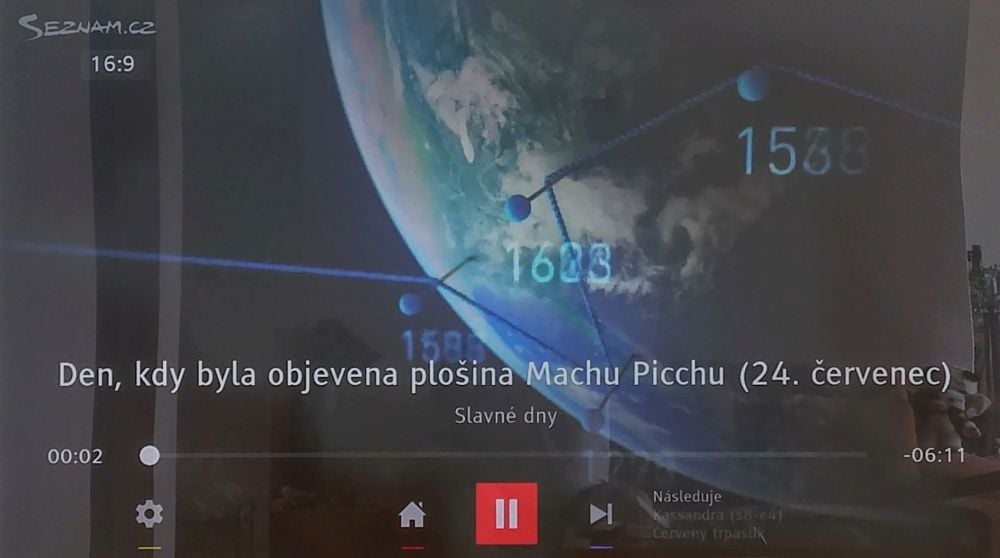 Nové provedení obrazovky s přehráváním videa a nastavením obrazové kvality a možností zapnout titulky.