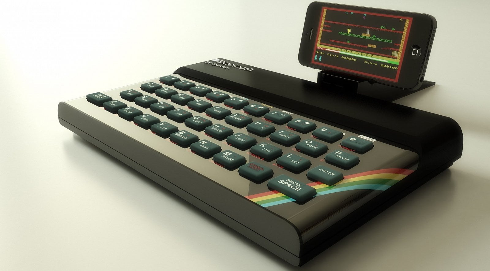 Design ZX Spectra je ikonický. Pokud chcete hrát staré hry na emulátoru v iPhone, bude se vám hodit bluetooth klávesnice, co vypadá jako legendární “gumák”.