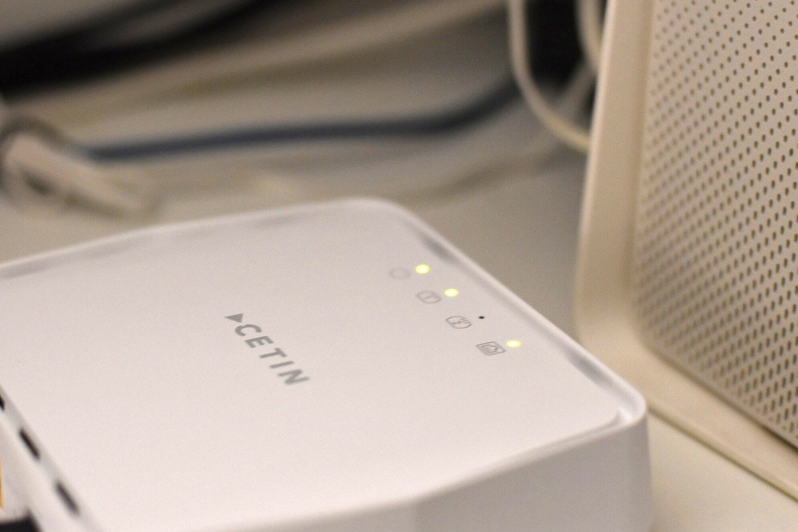 CETIN má vlastní modem nazvaný Terminátor. Slibuje podporu nejnovějších technologií včetně bondingu, bezproblémový provoz a aktuální firmware.