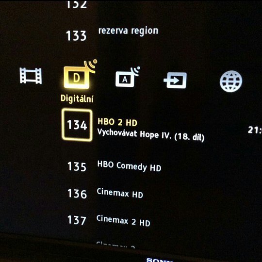 „Včera mi televize naladila tyto nové kanály. Zatím však zakódované, i když HBO platím,“ píše čtenář Lukáš Boula