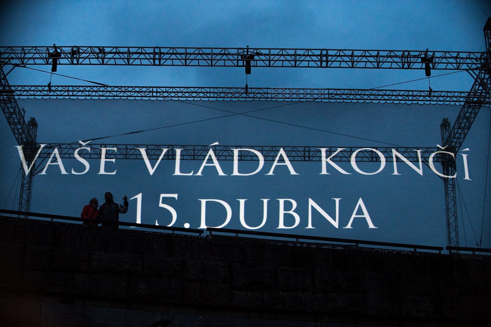 Hra o trůny - projekce na metronomu na Letné