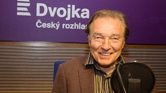 Karel Gott v době, kdy na Českém rozhlase Dvojka moderoval svůj pořad.