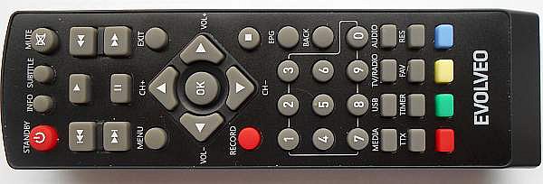 Dálkový ovladač je opravdu šikovný a v té správné velikosti. Na umístění EPG, resp. jeho malé tlačítko, jsem si zvykl rychle.