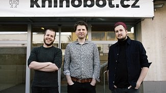 Zakladatelé knižního second-handu Knihobot Dominik Gazdoš, Pavel Pekař a David Gazdoš.