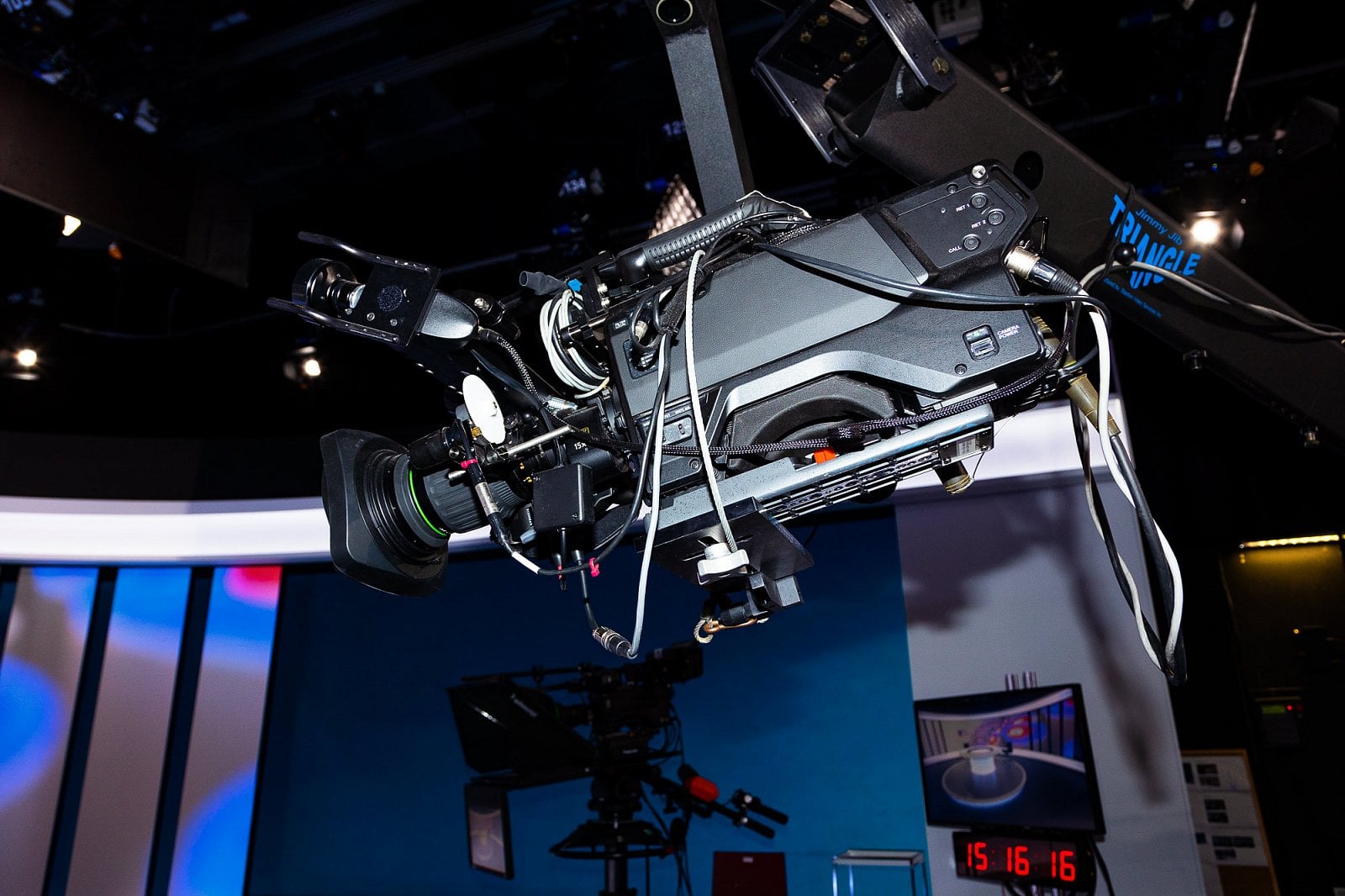 „Chtěli jsme mít studio, které bude designově jednoduché, bude mít tu nejmodernější technologii a bude odpovídat trendům 21. století,“ říká ředitel zpravodajství Kamil Houska.