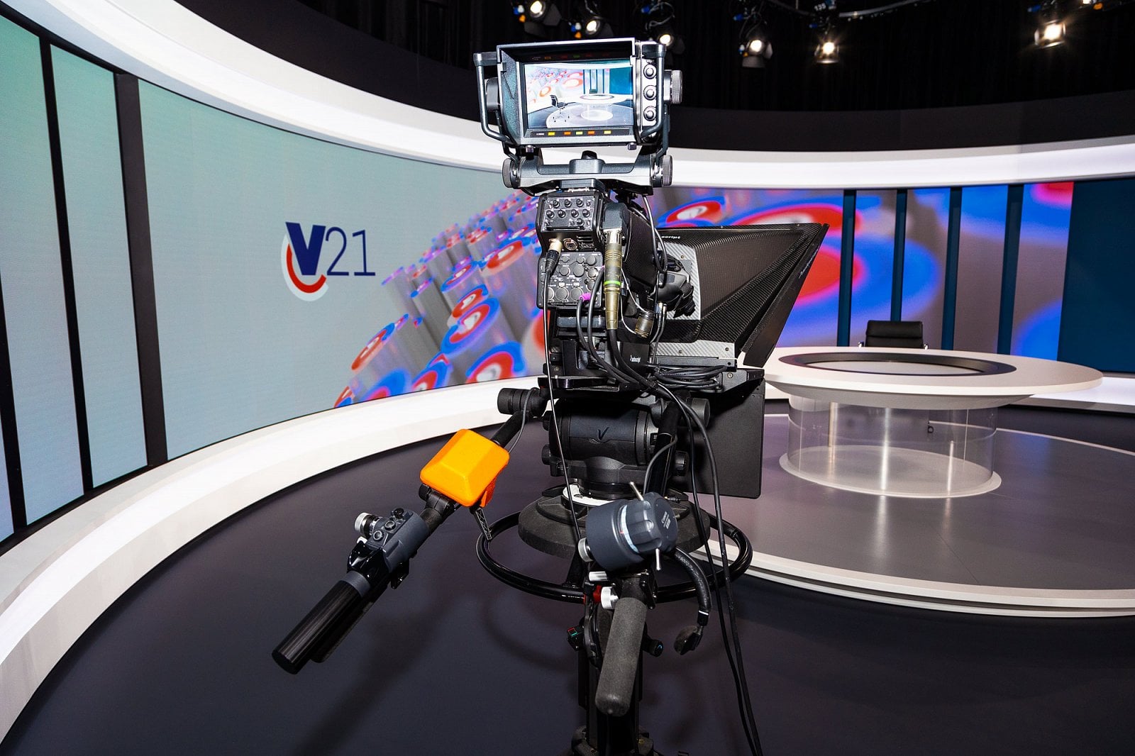 Stavba nového studia byla hotová v půlce prázdnin. Další měsíc se ladilo svícení nebo nastavení displejů, také se musely naprogramovat nové postupy pro odbavení grafiky.