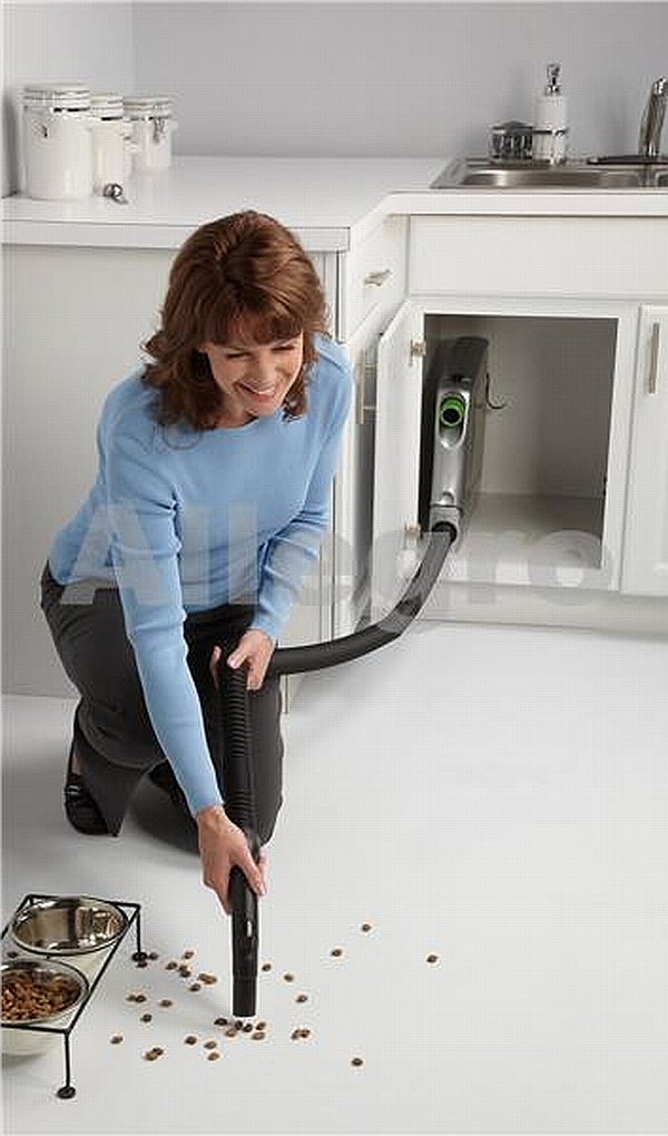 Univerzální systém Vroom nabízí samonavíjecí hadici v tomto případě dlouhou 7,5 m.