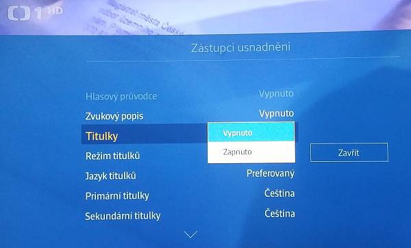 Po přechodu na novou verzi firmwaru byly z neznámých důvodů zapnuty skryté titulky. Volbu bylo třeba v menu manuálně vypnout.