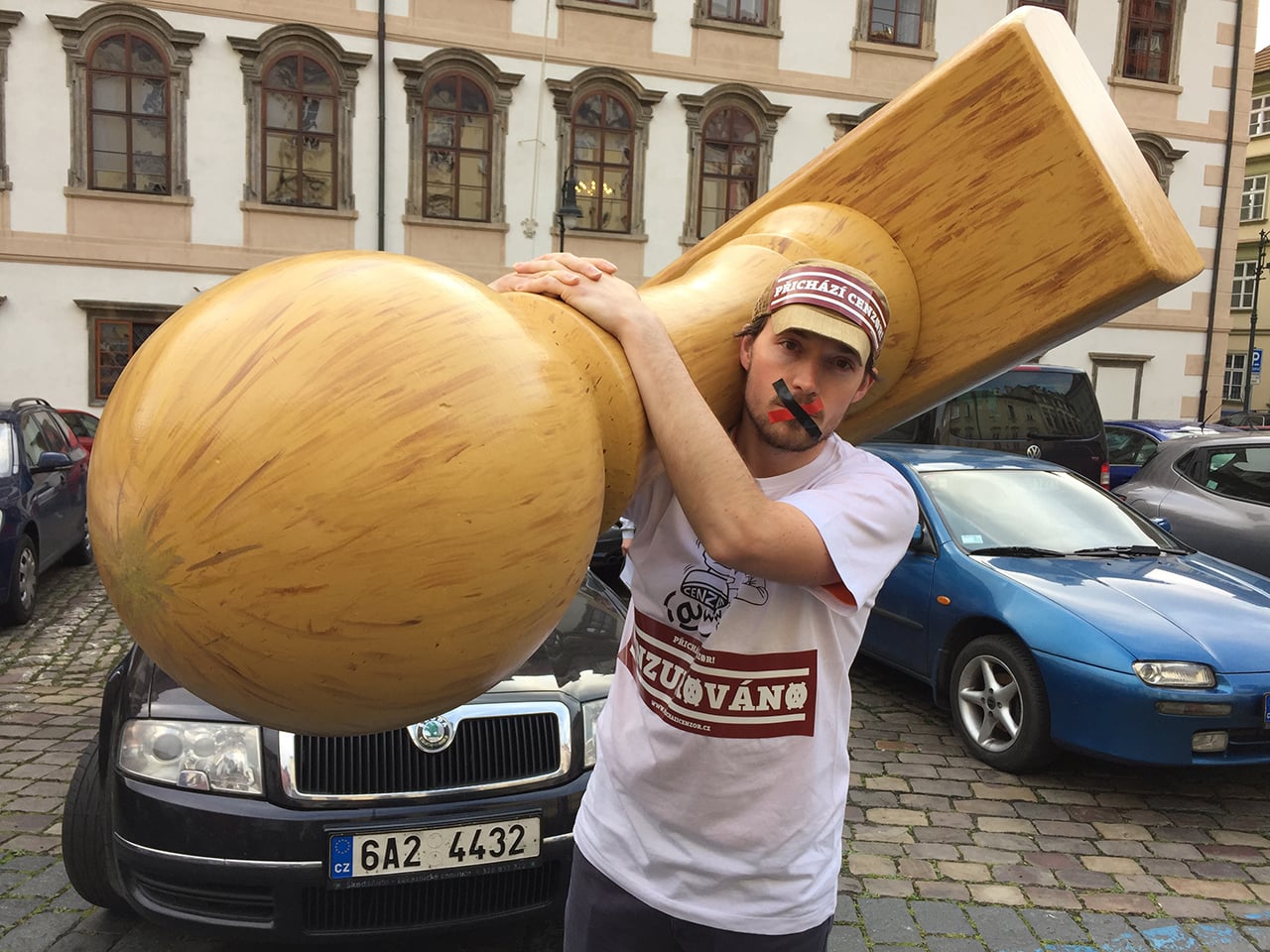 Protest před senátem proti zákonu cenzurujícímu internet