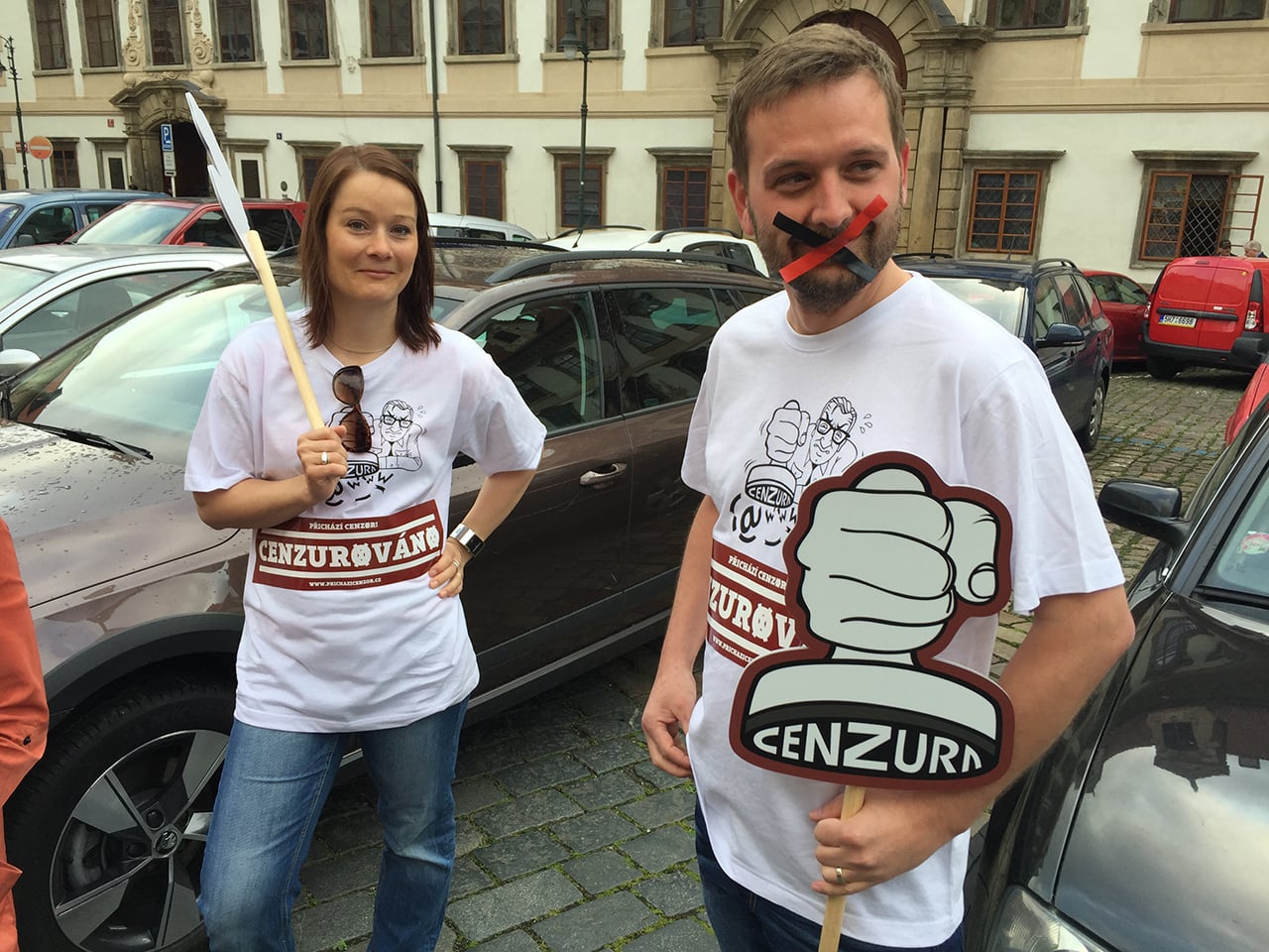 Protest před senátem proti zákonu cenzurujícímu internet