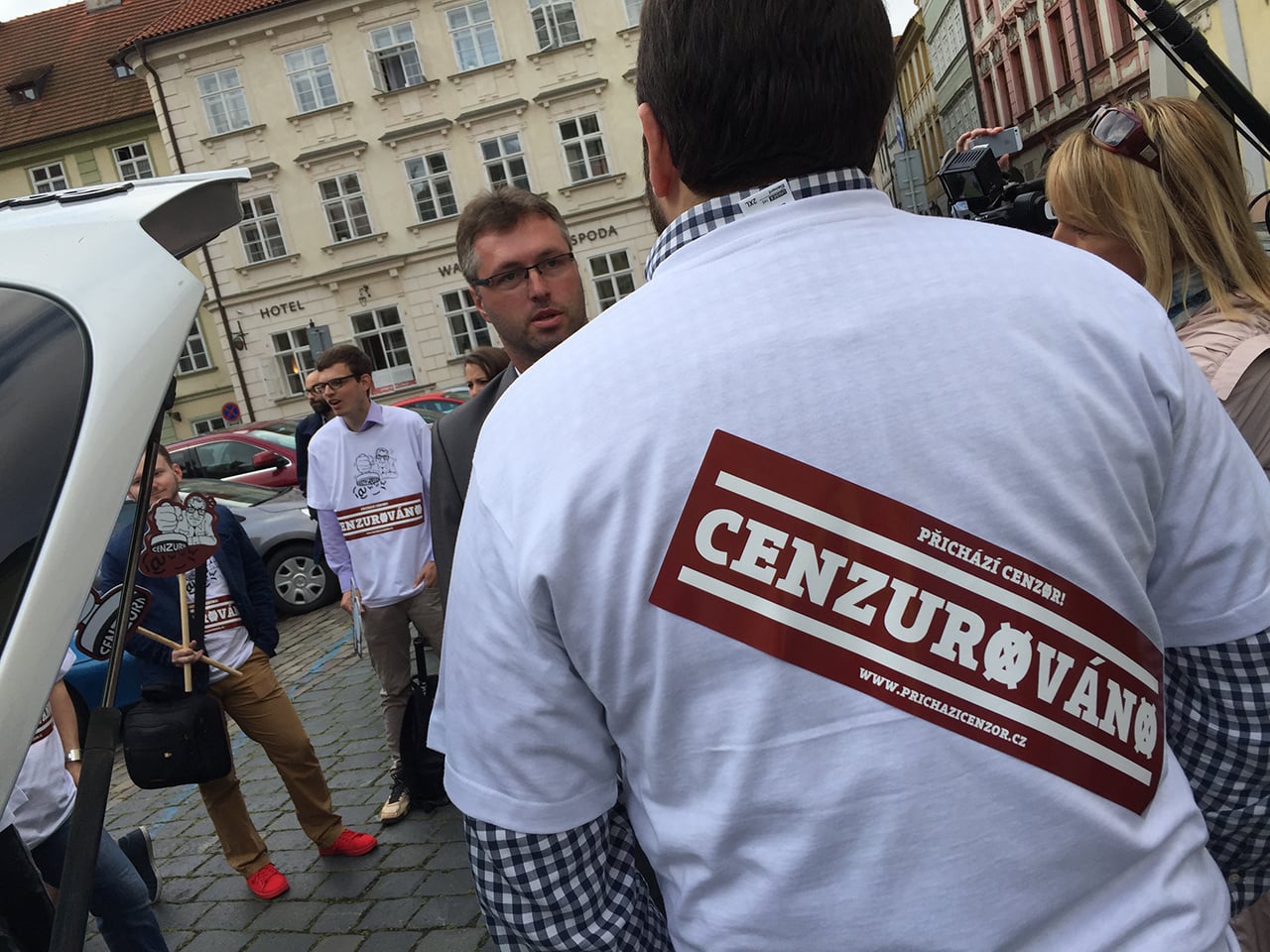 Protest před senátem proti zákonu cenzurujícímu internet