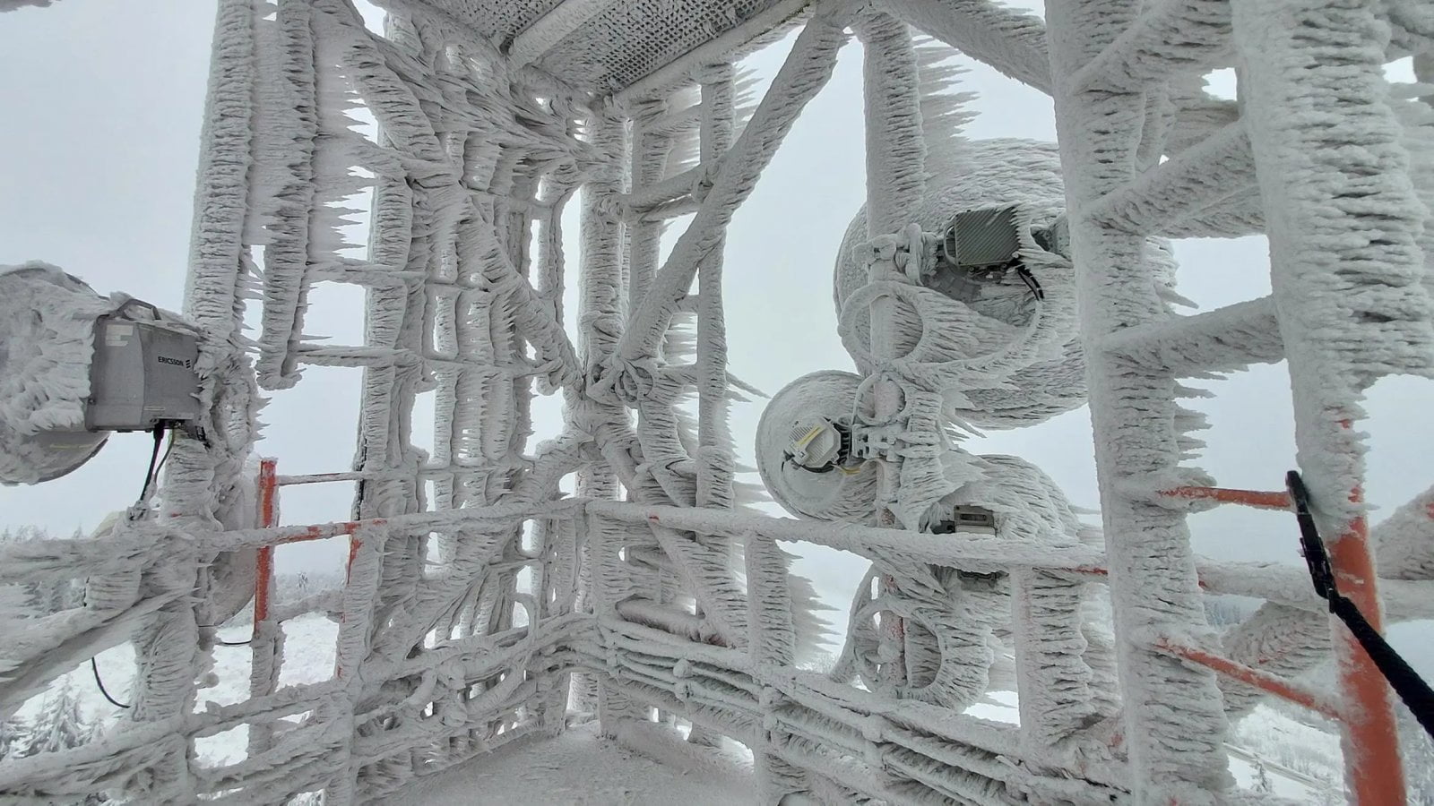 Námraza na mobilních vysílačích O2 a CETIN