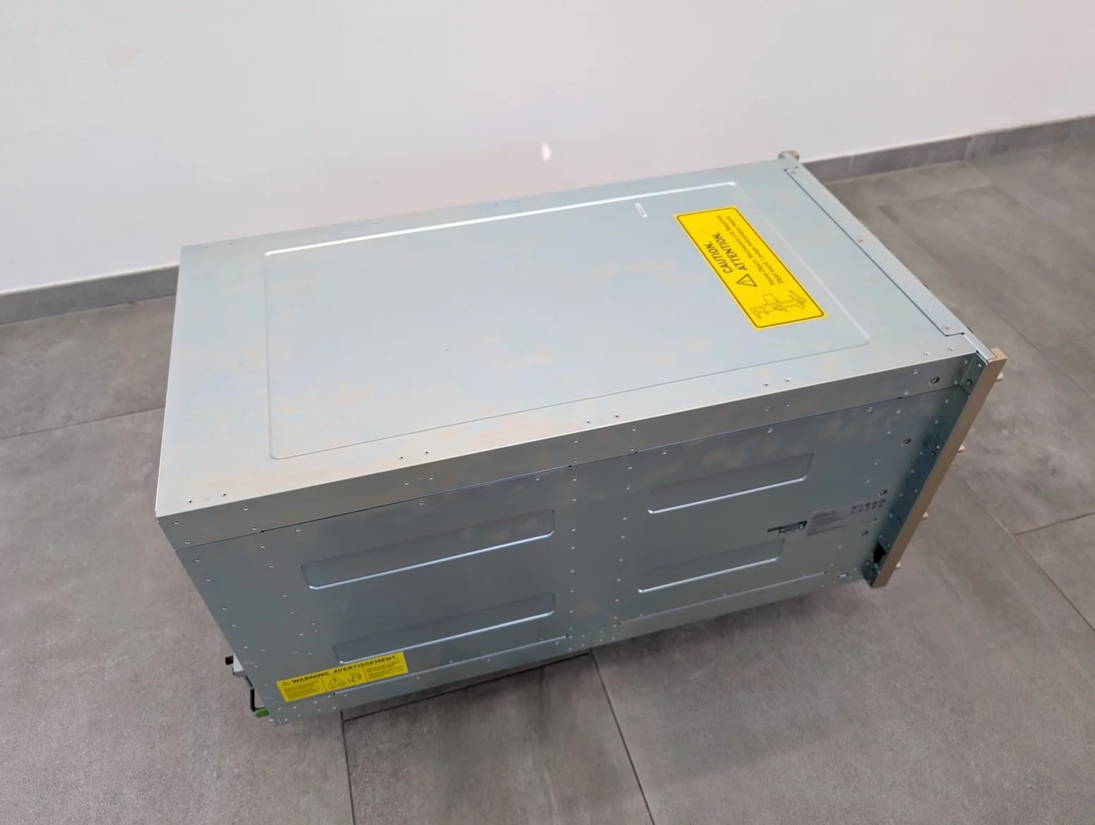 Server s AI čipy Nvidia DGX B200