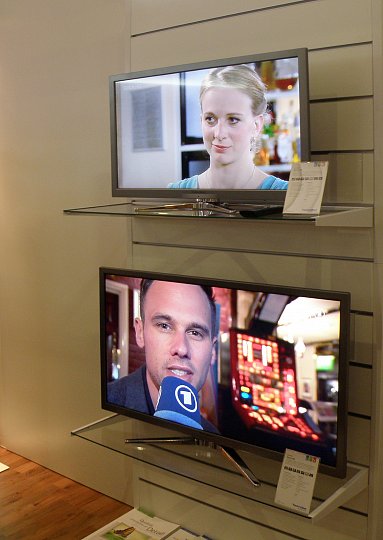 Nový televizor řady Tareo od TechniSatu, dostane se i na český trh, je nápadně podobný Samsungu. Nemyslíte?