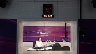 Moderátorka Tereza Kostková s generálním ředitelem René Zavoralem v novém studiu ČRo Dvojka