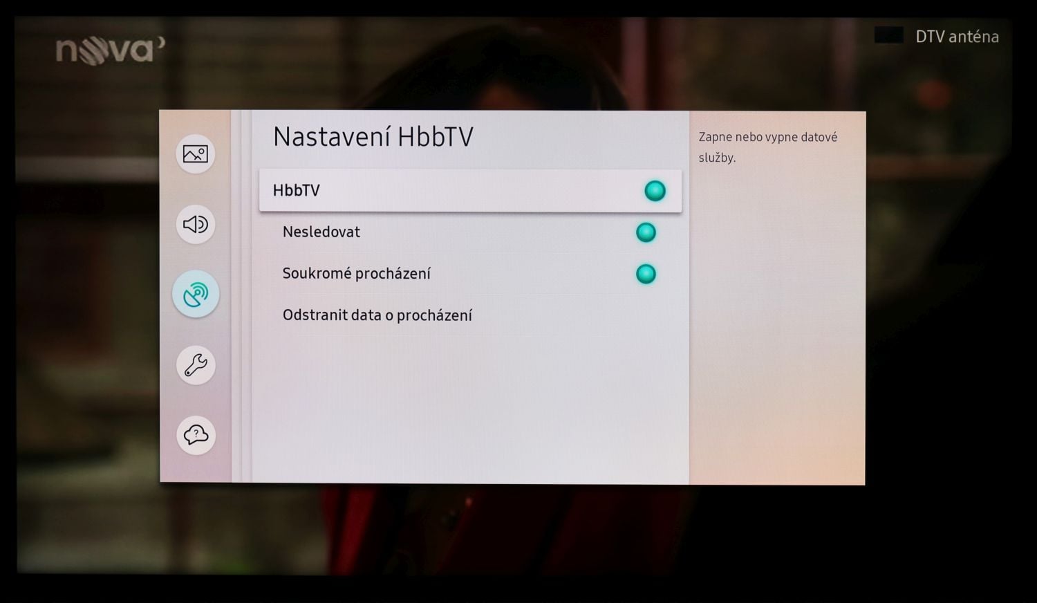 Po instalaci aplikace pro HbbTV je nutné ji povolit v menu nastavení.