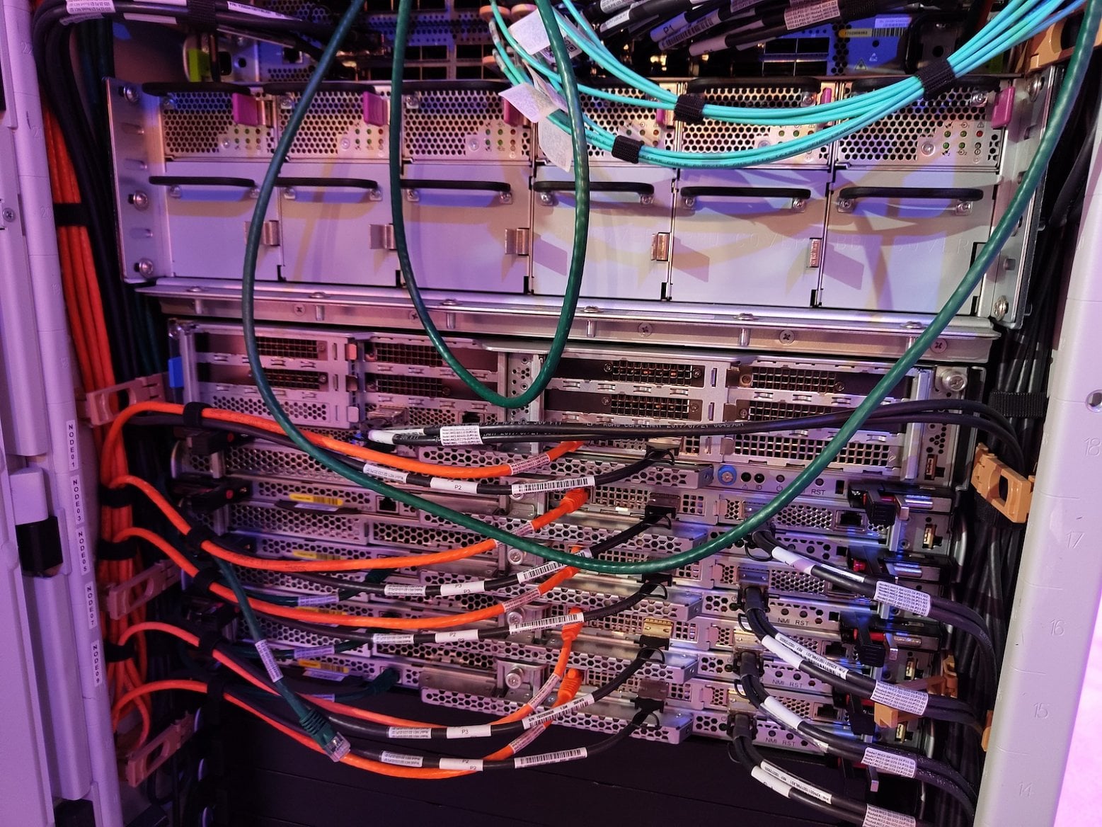 Servery AWS Outposts od Amazon Web Services