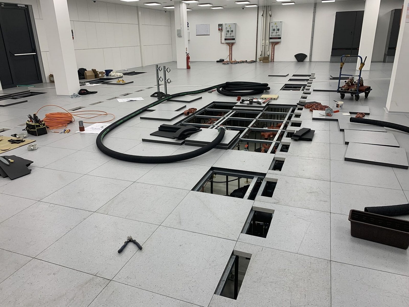 Instalace superpočítače Karolina na IT4Innovations v Ostravě