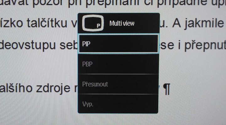 Výběr režimu Multiview provedete příslušným tlačítkem. PIP hodí druhý obraz do pravého horního rohu, PBP je rozdělí na poloviny.