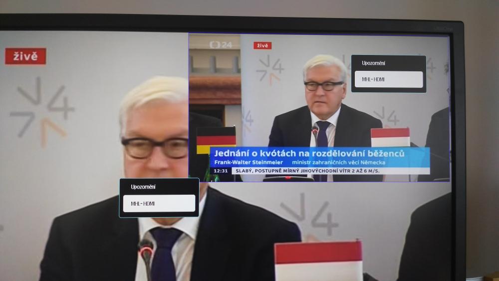 Pokud odpojíte druhý zdroj videa, na obě obrazovky půjde stejný signál a PiP musíte manuálně vypnout.