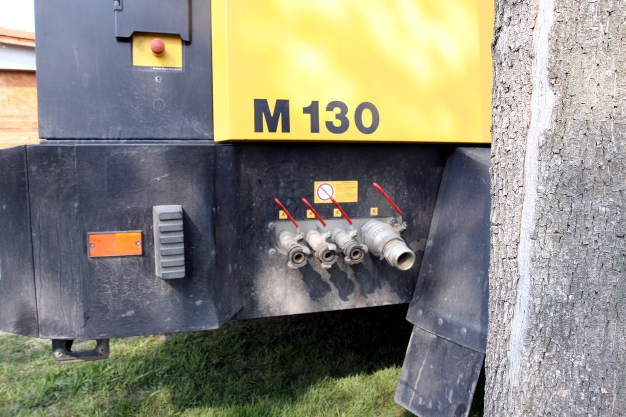 Samotné zafukování (ale i kalibrace) probíhá pod poměrně velkým tlakem (10-11 atmosfér), kromě extrémně výkonného kompresoru je tak potřeba dodržovat i specifická pravidla bezpečnosti práce.