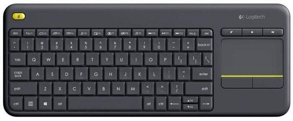 Výborné zkušenosti v ovládání TV, resp. její chytré části, jsem udělal s klávesnicí Logitech K400. Ta se už ale neprodává a na snímku vidíte nástupce K400 Plus. Nicméně je otázka, zda bude s vaším televizorem kompatibilní. Vždy si to dopředu vyzkoušejte, nebo nakupujte tam, kde vám dovolí takovéto zařízení vrátit bez udání důvodu. V tomto případě se to hodně hodí!